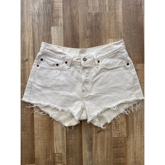Women's Levi's 100% Cotton Cut Off White Button Fly Denim Shorts size 26 Boho - Picture 1 of 3